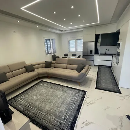 Villa Modern In The Heart Of Vlora